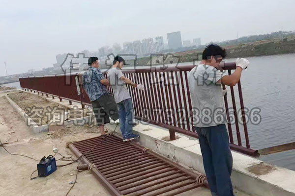 黃驊港貝(bèi)殼湖公園鐵藝欄杆項目 黃驊港貝殼湖公園鐵藝欄杆項目